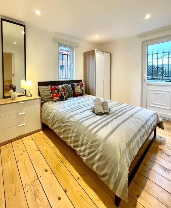 Cozy Balcony Flat With Canal View Londra