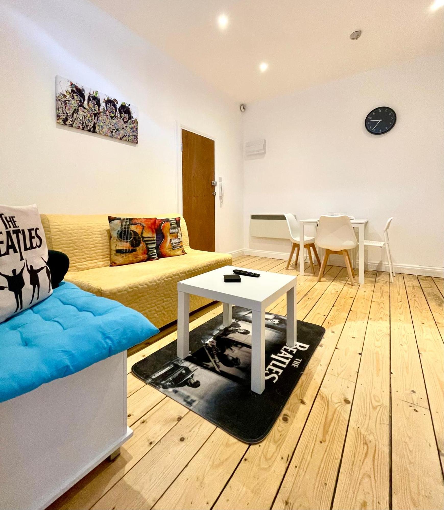 Cozy Balcony Flat With Canal View Londra